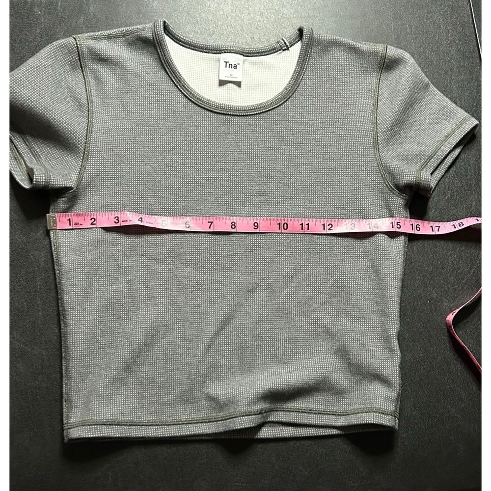 Aritzia TNA Waffle Knit Crop Tee Size M - Picture 8 of 9